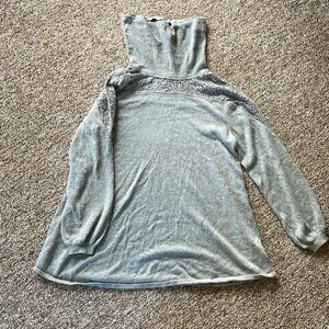 Style co grey woman’s turtle neck low hang style